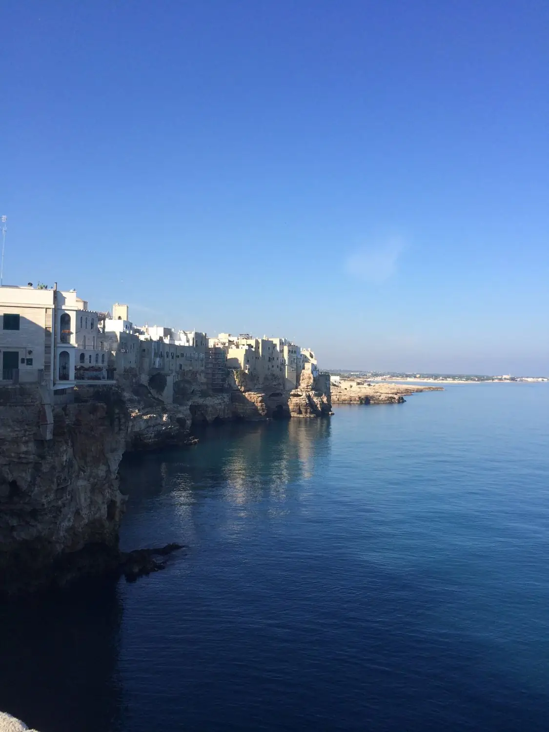 Il borgo antico di Polignano a Mare sulla scogliera