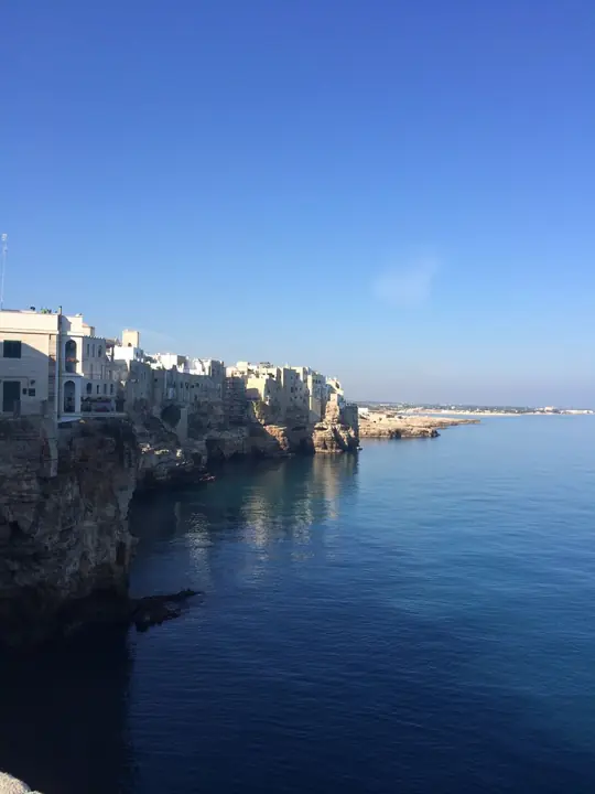 Il borgo antico di Polignano a Mare sulla scogliera